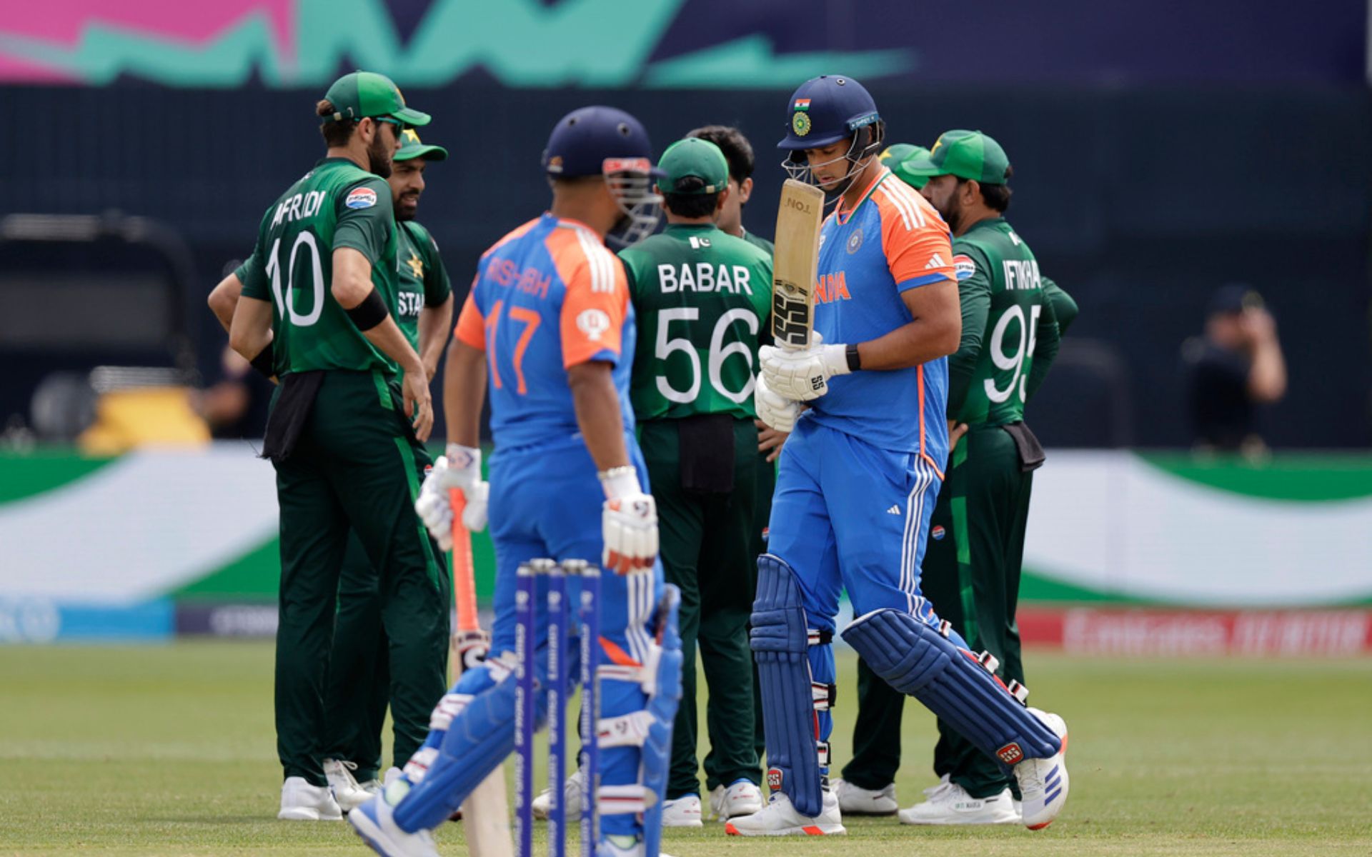 'घर पर बिठाओ इनको'...भारत से मिली हार के बाद पाक खिलाड़ियों को आड़े हाथ लिया अकरम ने